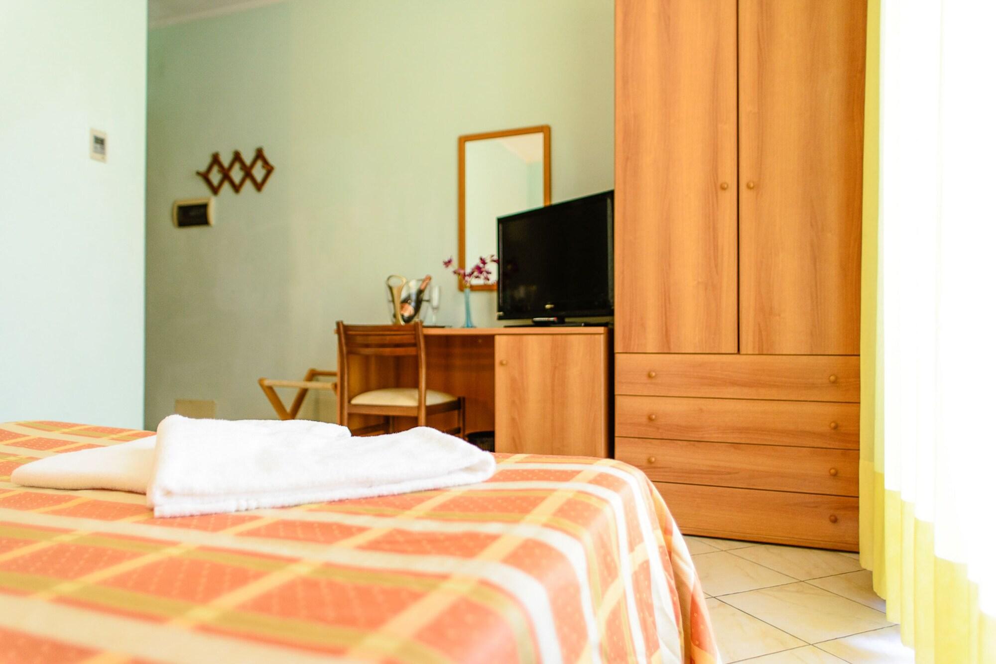 Hotel Villa Adriana Viareggio Bagian luar foto