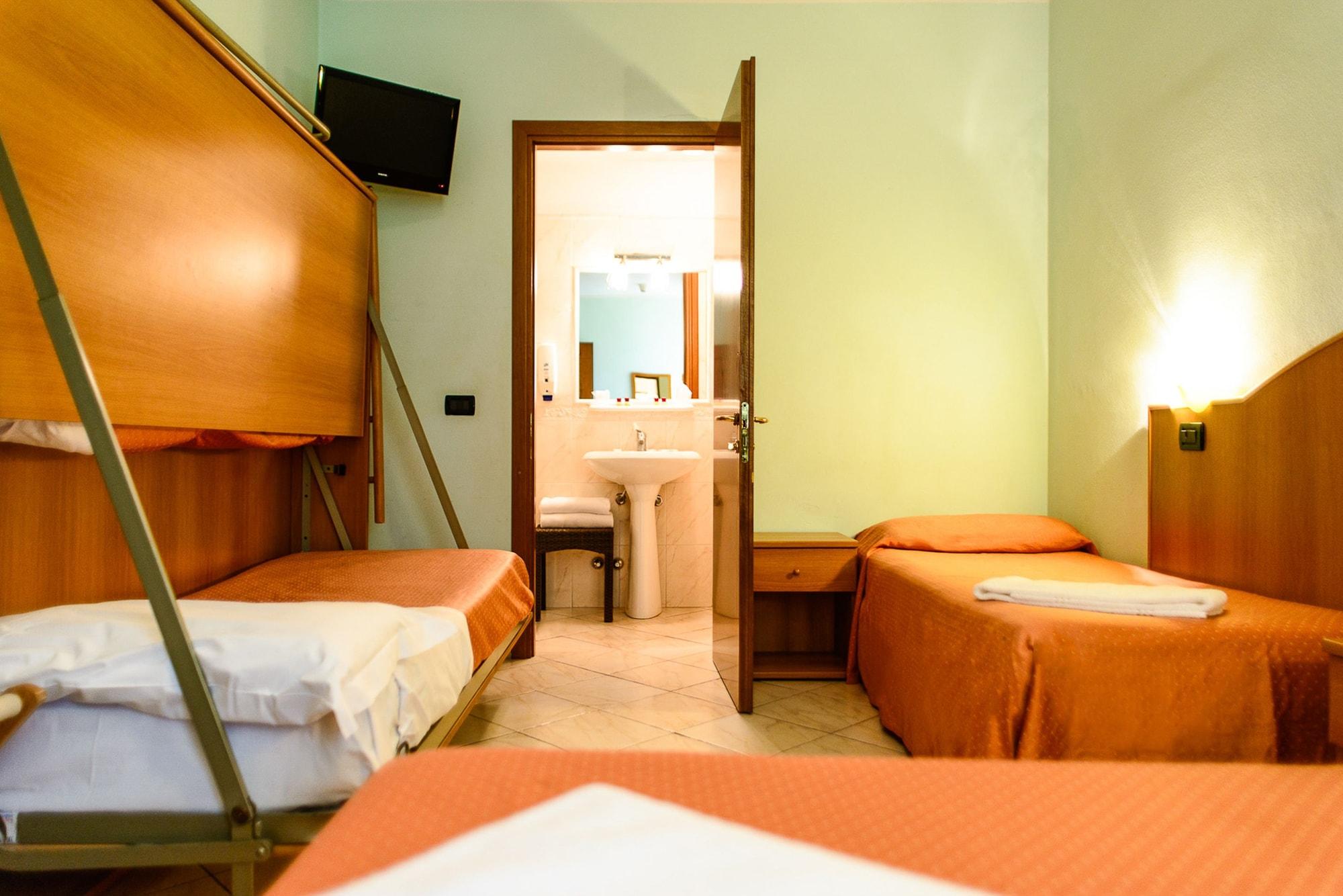 Hotel Villa Adriana Viareggio Bagian luar foto
