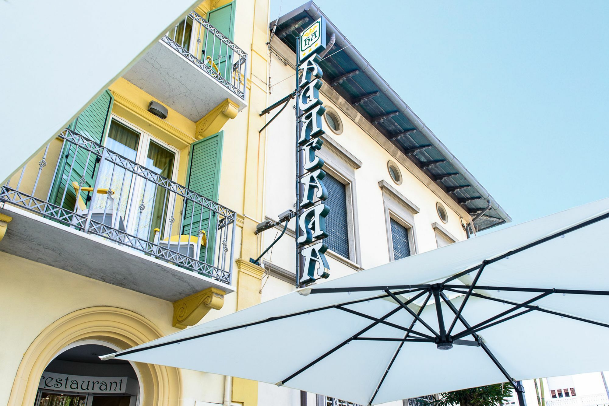 Hotel Villa Adriana Viareggio Bagian luar foto