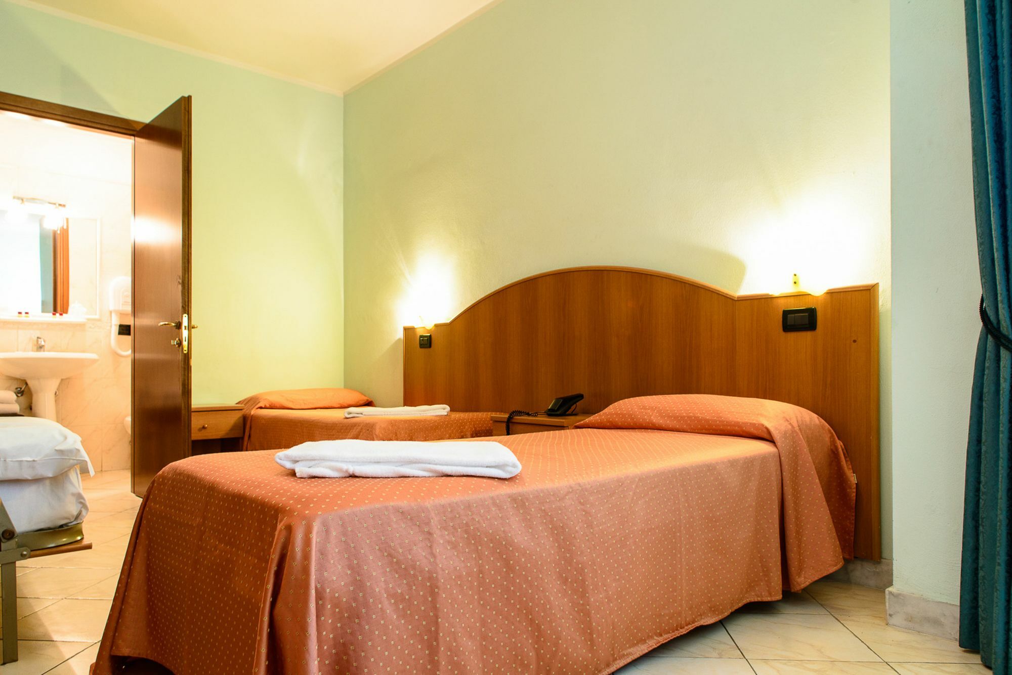 Hotel Villa Adriana Viareggio Bagian luar foto